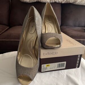 Bandolino Women's Metallic Peep Toe Heels